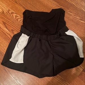 Maternity activewear short full belly